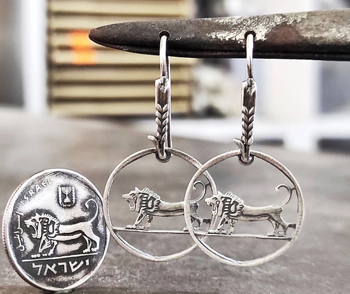 עגילים אריה מגידו