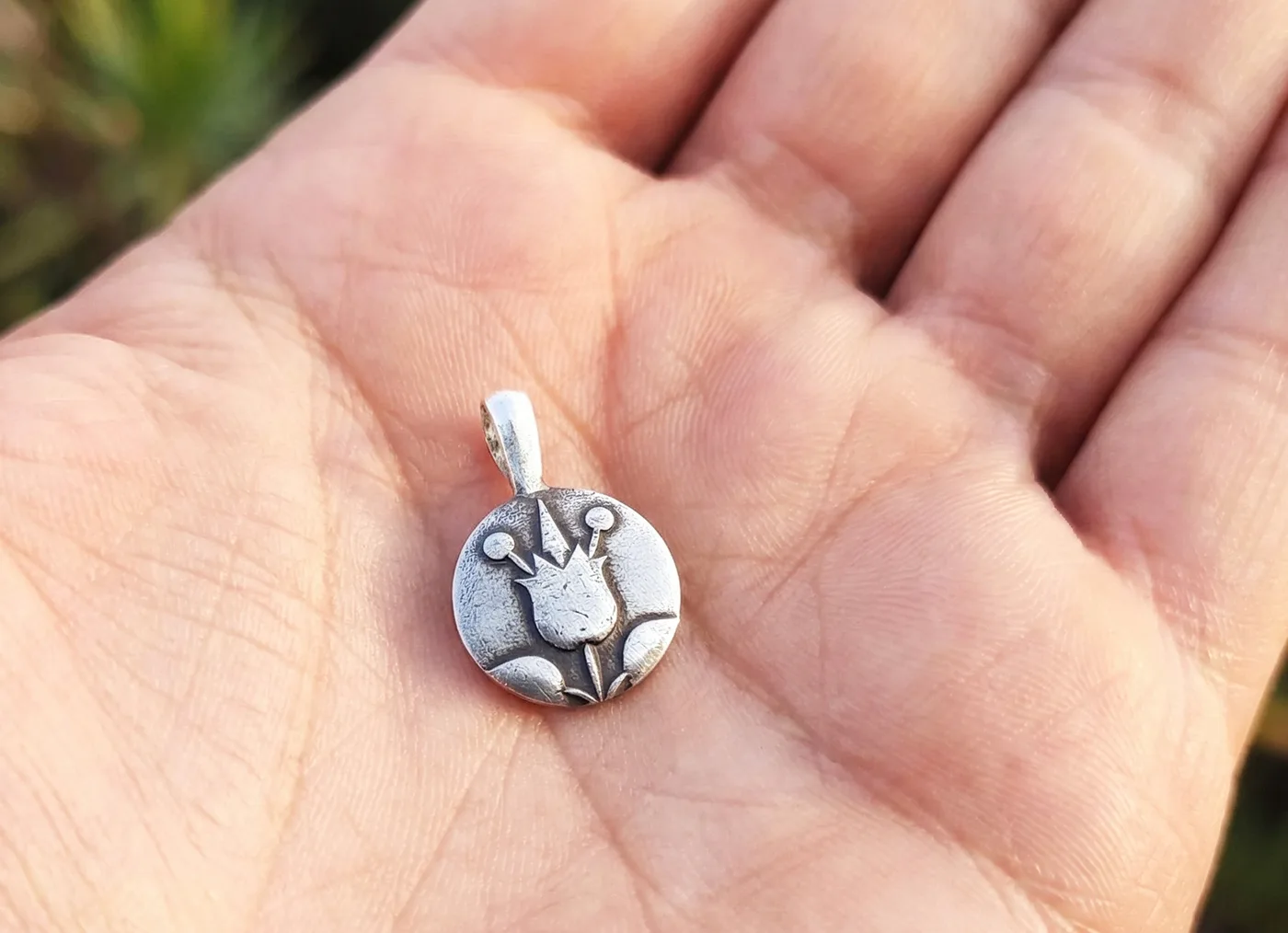 תליון רימונים קטן, ממטבע 1 לירה, 1970