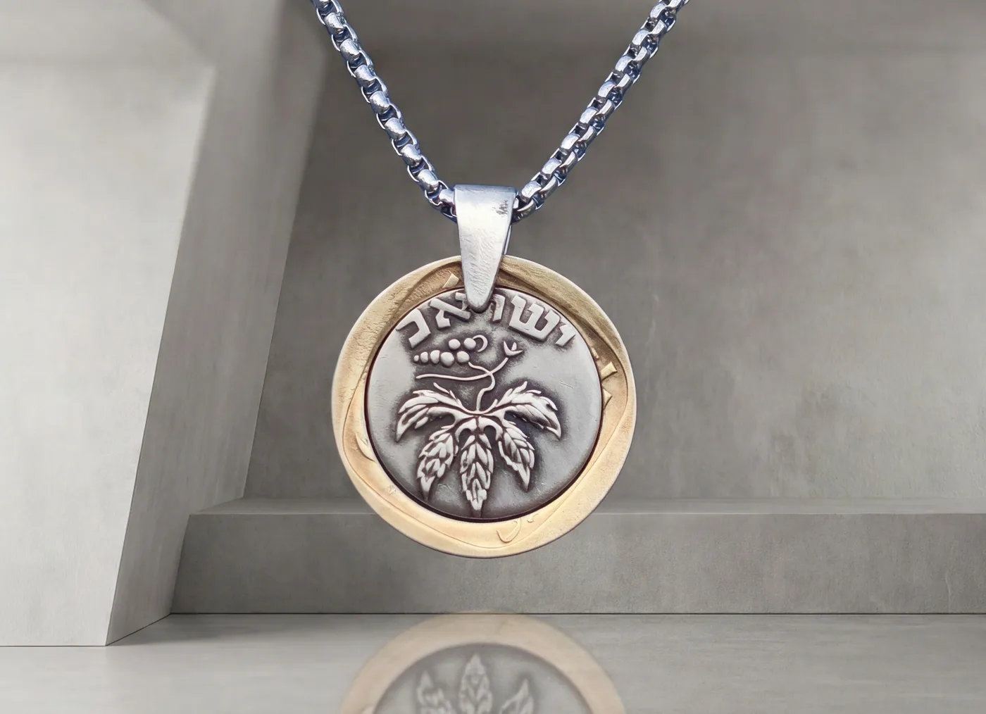 תליון גפן, 50 פרוטה, שנת 1949. מהמטבעות הראשונים של ישראל